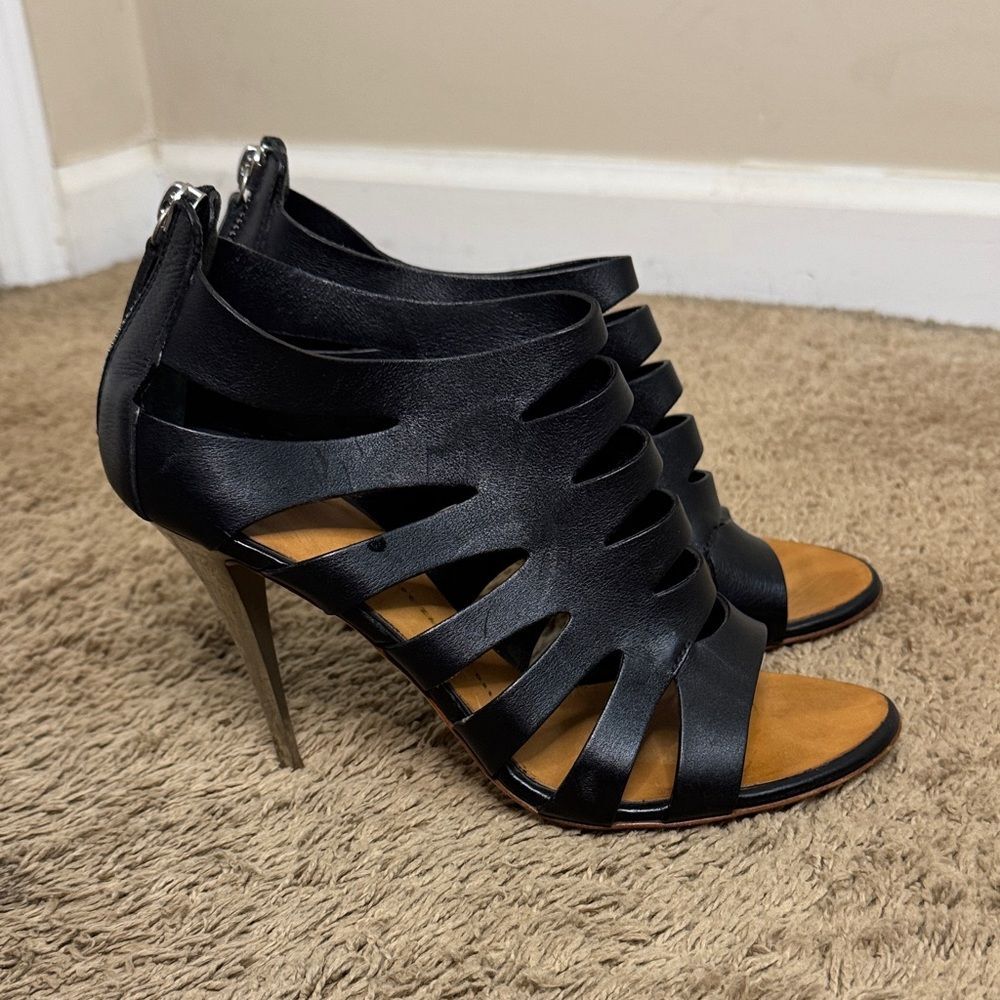 Guiseppe Zanotti Elegant Black Leather Strappy Heels size 8.5 Designer Party